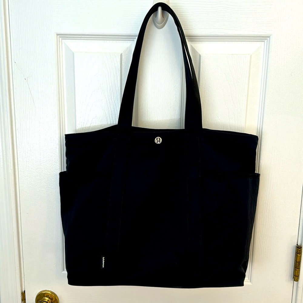 Lulu Daily Tote 20L